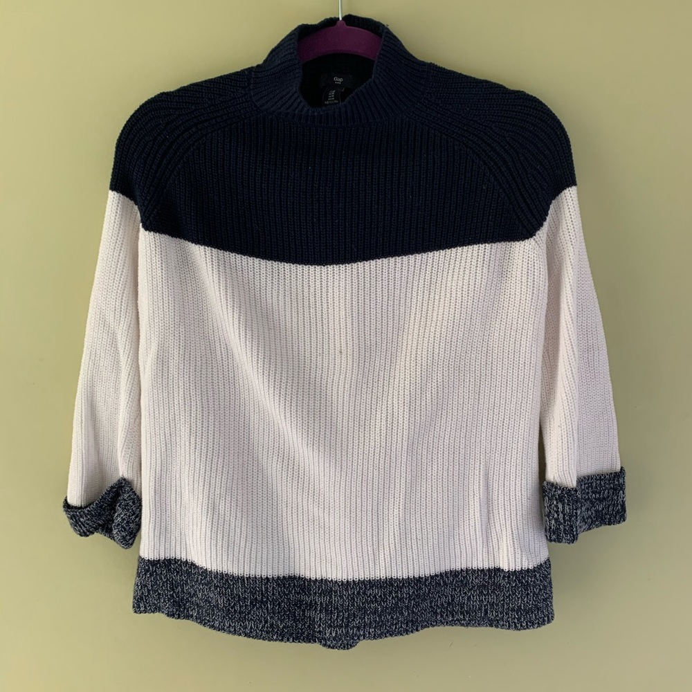 Gap sweater